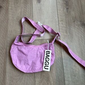 BAGGU: Peony Small Crescent Bag